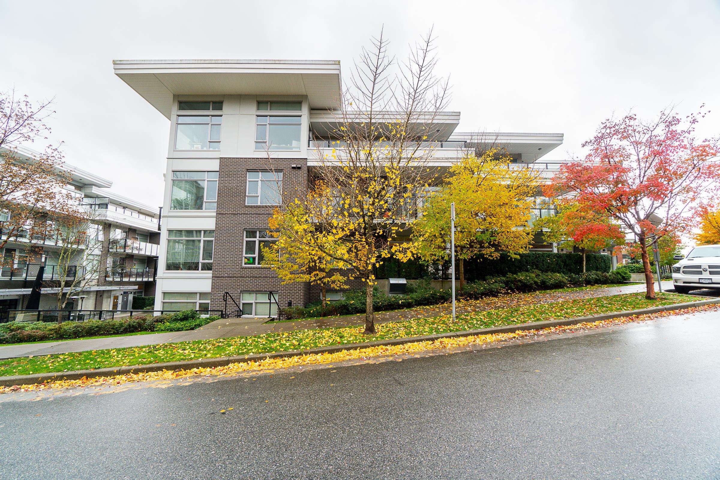 Main Photo: 201 26 E ROYAL Avenue in New Westminster: Fraserview NW Condo for sale in "THE ROYAL/ VICTORIA HILL" : MLS®# R2834820