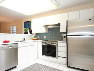 Photo 2: 3024 W 3RD Avenue in Vancouver: Kitsilano Townhouse for sale (Vancouver West)  : MLS®# V874817