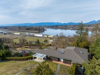 Photo 3: 8898 ARMSTRONG ROAD in Langley: House for sale : MLS®# R2762086