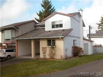 Main Photo: 10 3341 Mary Anne Cres in VICTORIA: Co Triangle Row/Townhouse for sale (Colwood)  : MLS®# 602437