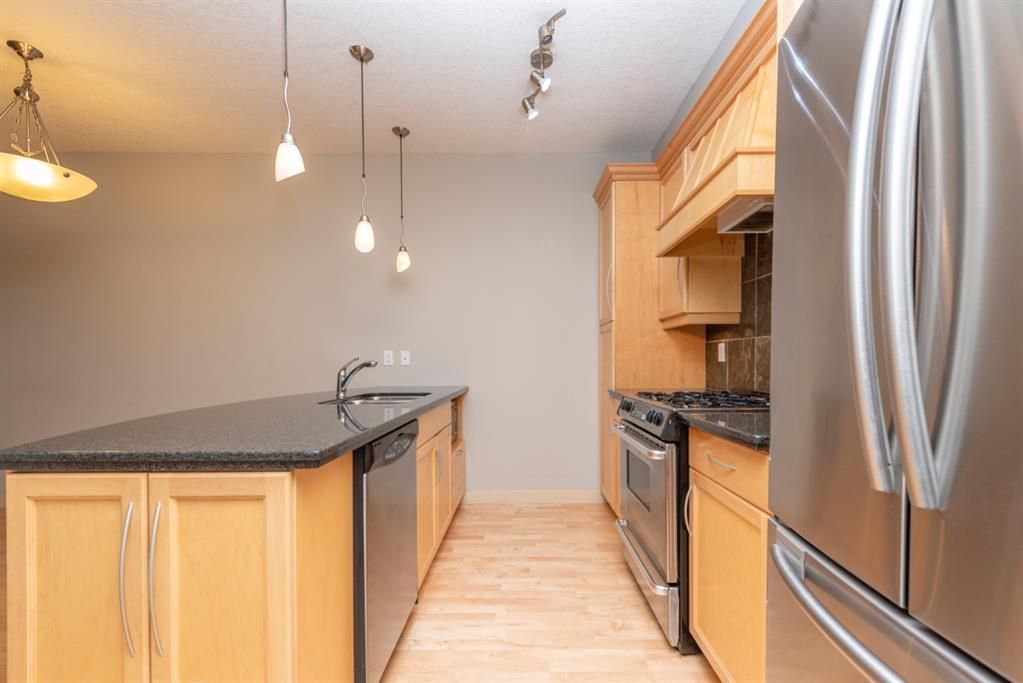 Main Photo: 103 1818 14 Street SW in Calgary: Lower Mount Royal Apartment for sale : MLS®# A1235704