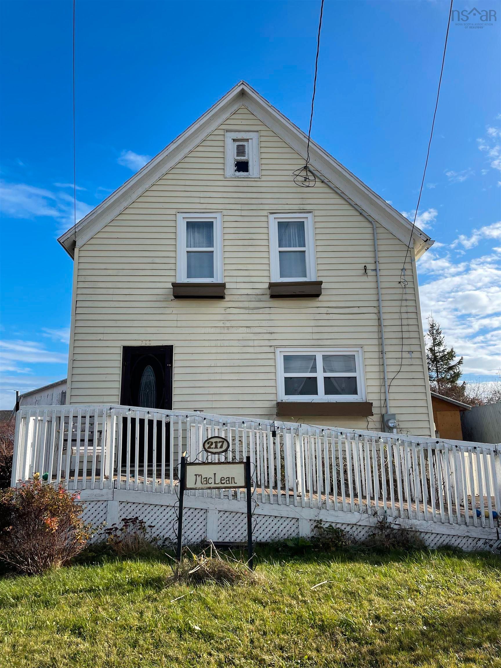 Main Photo: 217 King Edward Street in Glace Bay: 203-Glace Bay Residential for sale (Cape Breton)  : MLS®# 202226973