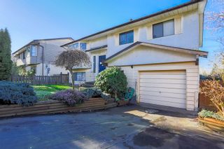 Photo 1: 6345 SUNDANCE Drive in Surrey: Cloverdale BC House for sale (Cloverdale)  : MLS®# R2037775