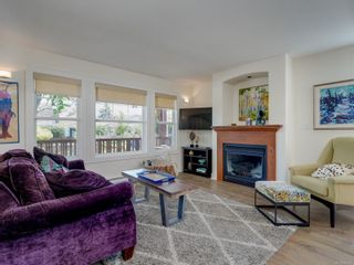 Photo 2: 1 2320 Victor St in Victoria: Vi Fernwood Half Duplex for sale : MLS®# 965875