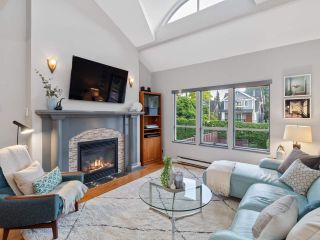 Photo 2: 2555 W 5TH AVENUE in Vancouver: Kitsilano Townhouse for sale (Vancouver West)  : MLS®# R2475197
