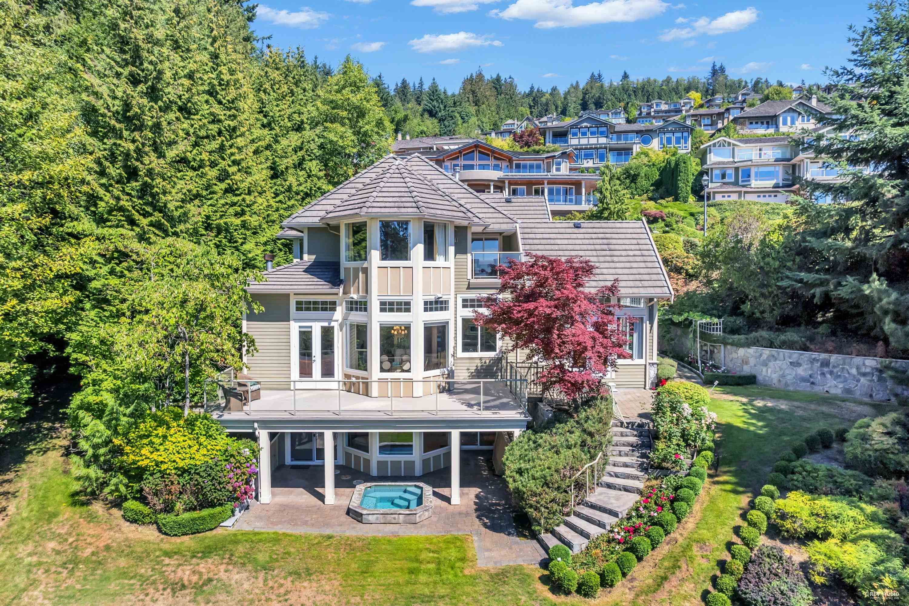 Main Photo: 2398 CONSTANTINE Place in West Vancouver: Panorama Village House for sale : MLS®# R2807327