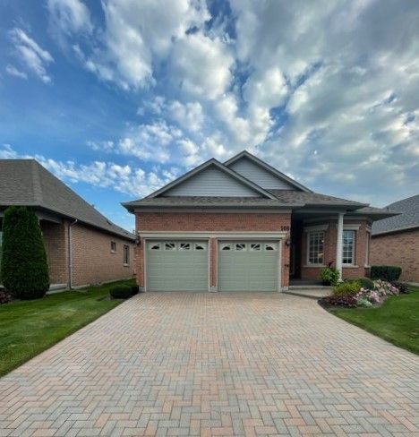 Main Photo: 106 Couples Gallery in Stouffville: Ballantrae Freehold for sale () 
