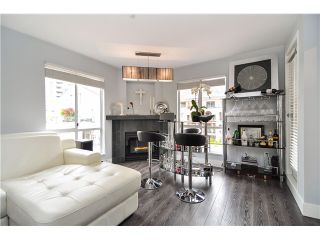 Photo 4: 303 6 RENAISSANCE Square in New Westminster: Quay Condo for sale : MLS®# V1004198