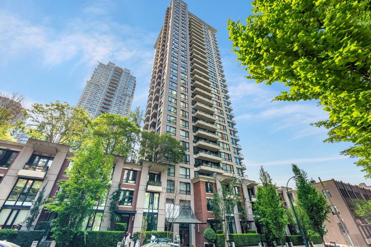 Main Photo: 402 928 HOMER Street in Vancouver: Yaletown Condo for sale in "YALETOWN PARK 1" (Vancouver West)  : MLS®# R2781489
