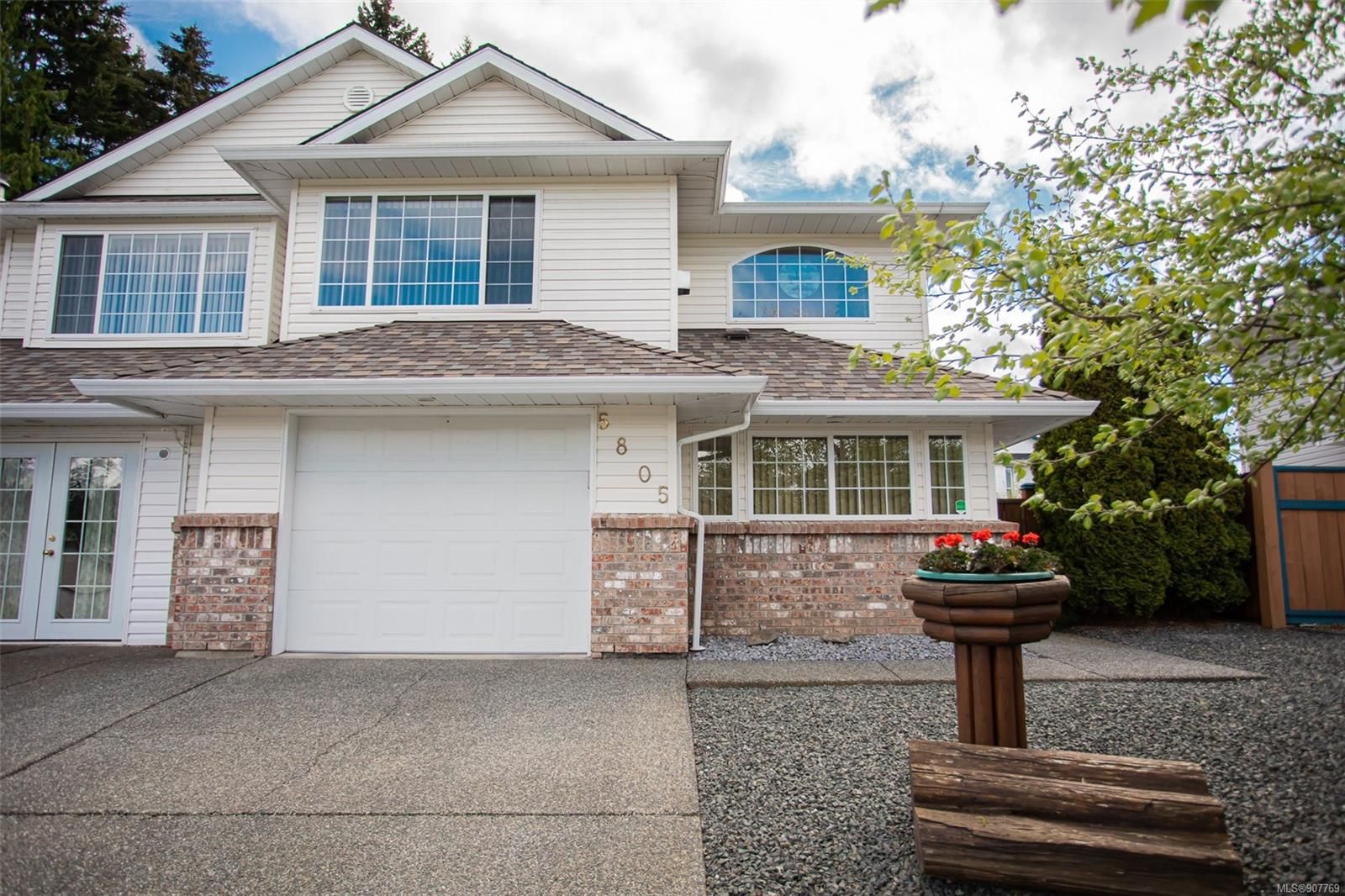 Main Photo: 5805 Brookwood Dr in Nanaimo: Na Uplands Half Duplex for sale : MLS®# 907769