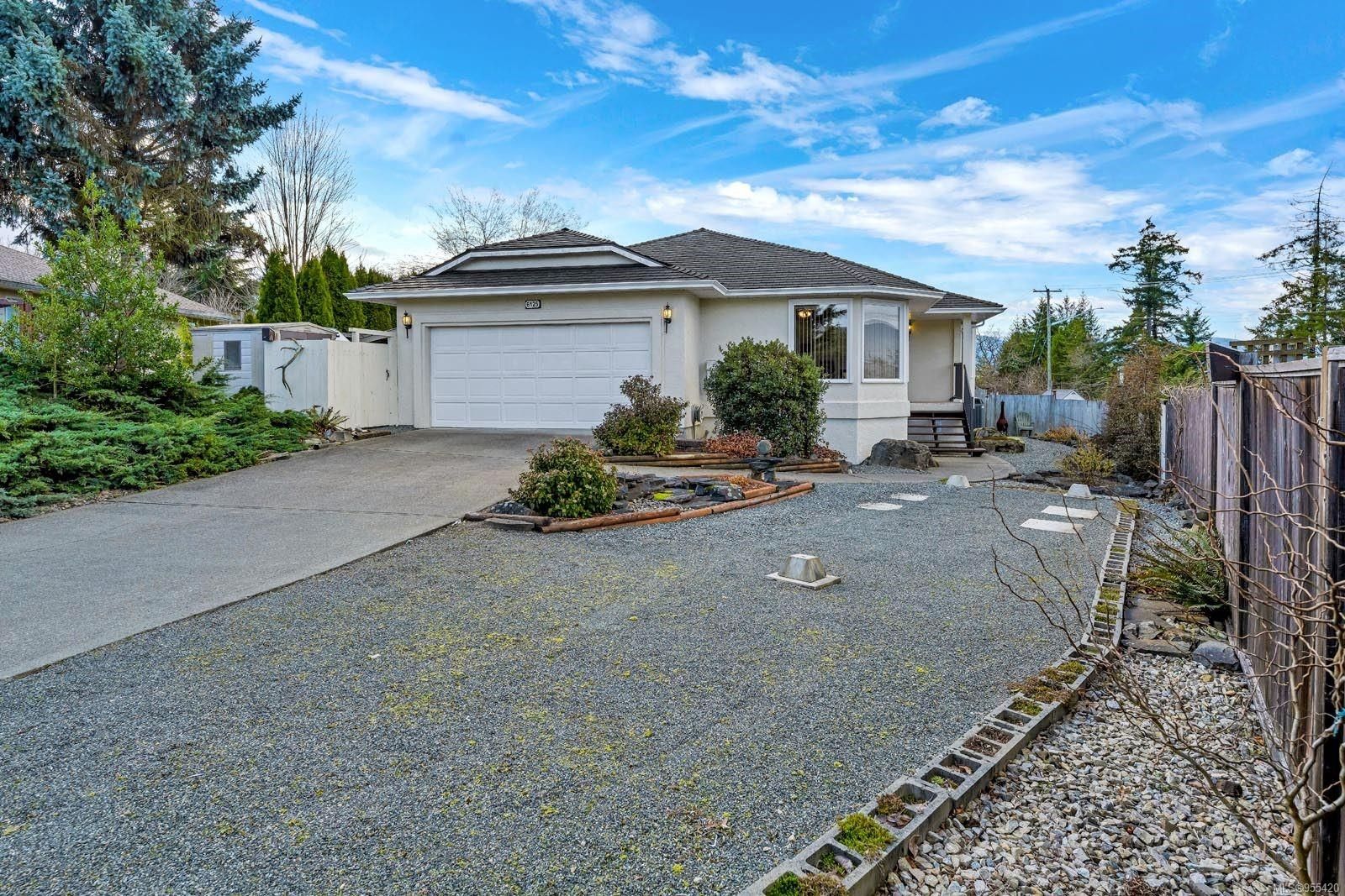 Welcome to 6125 Denali Drive in the beautiful Cowichan Valley!