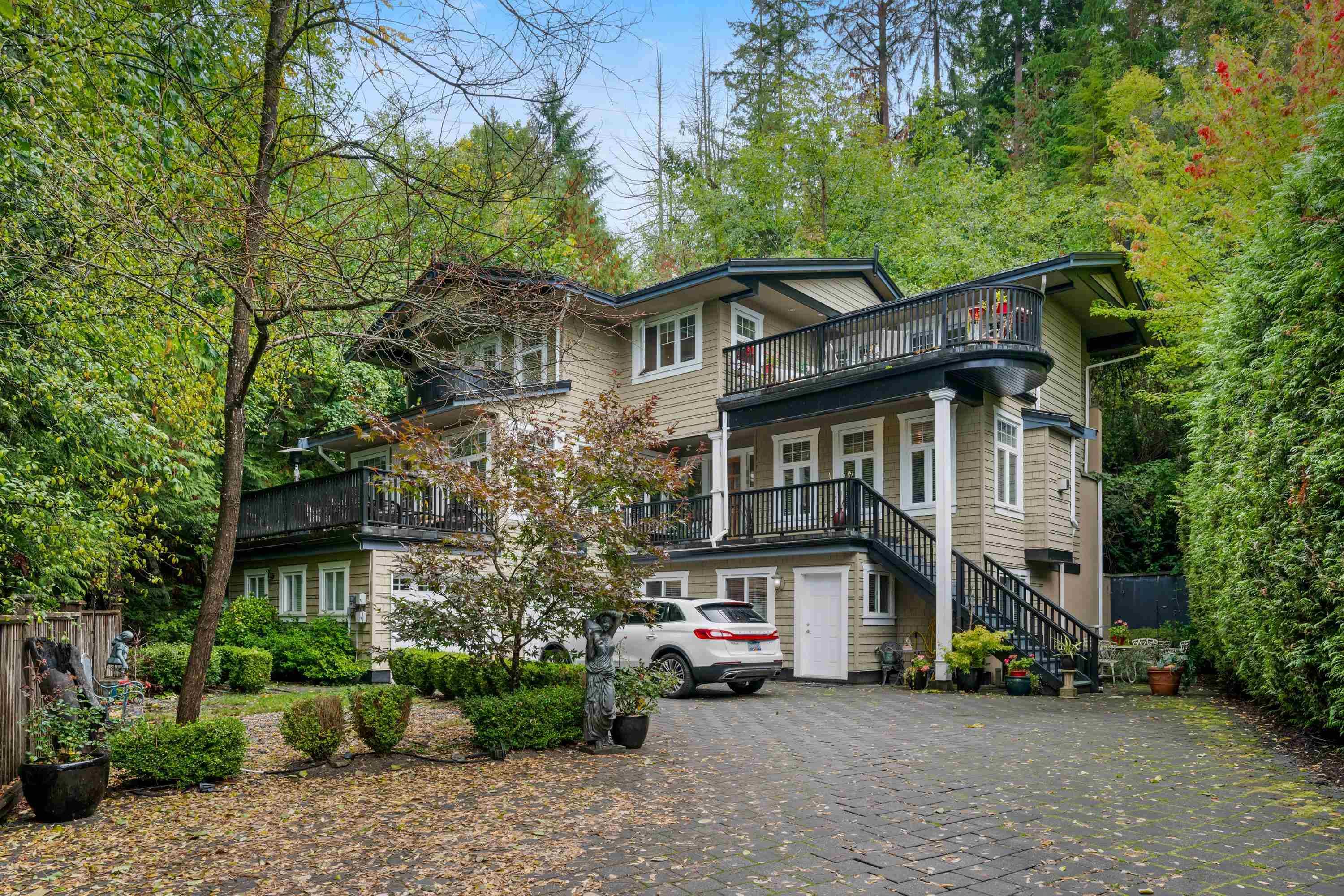 Main Photo: 5671 WESTPORT Road in West Vancouver: Eagle Harbour House for sale : MLS®# R2822034