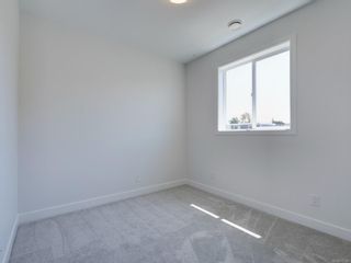 Photo 11: 2421 Chambers St in Victoria: Vi Fernwood Half Duplex for sale : MLS®# 915340