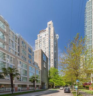 Main Photo: 1801 1000 BEACH Avenue in Vancouver: Yaletown Condo for sale in "1000 BEACH" (Vancouver West)  : MLS®# R2892080