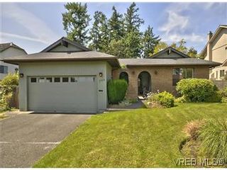 Photo 10: 739 E Viaduct Ave in VICTORIA: SW Royal Oak House for sale (Saanich West)  : MLS®# 581371