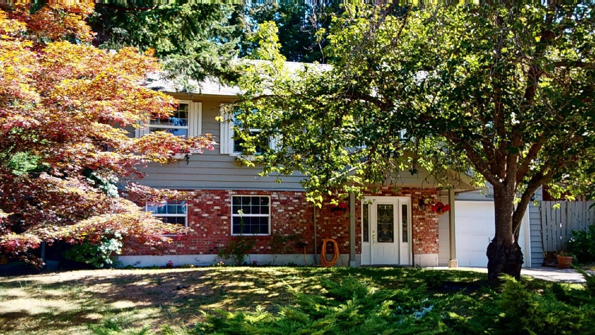 Main Photo: 40223 KINTYRE Drive in Squamish: Garibaldi Highlands House for sale : MLS®# R2832256