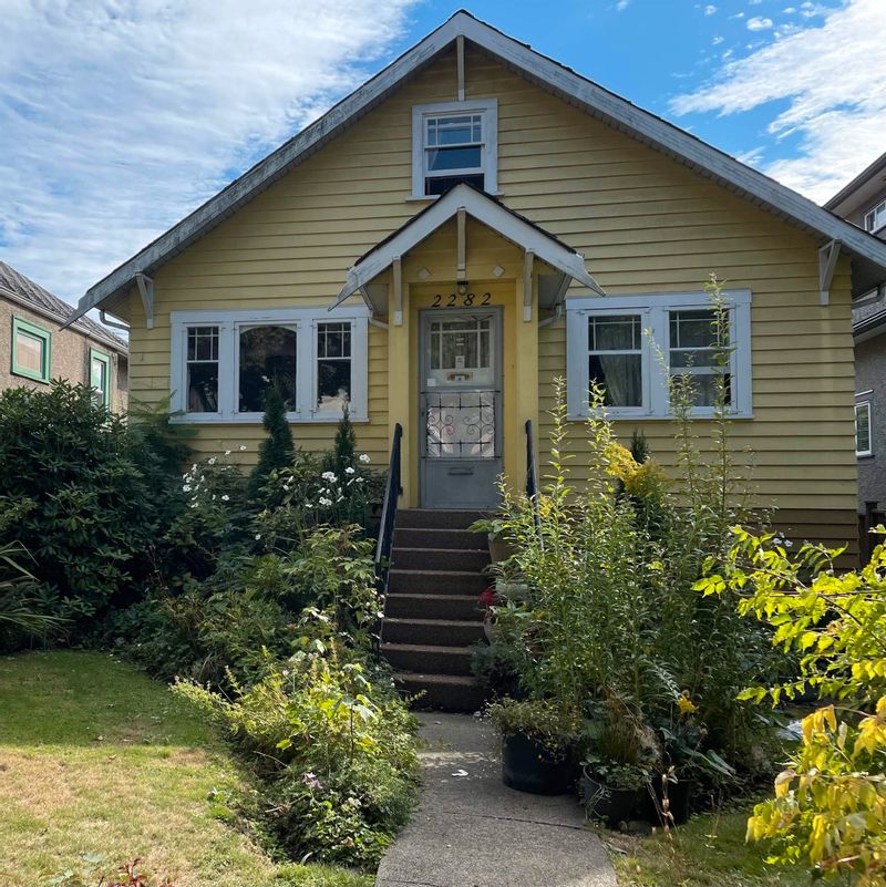 FEATURED LISTING: 2282 8TH Avenue East Vancouver