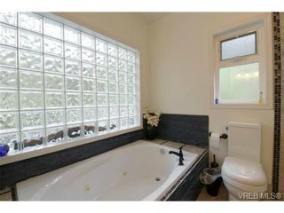 Photo 11: 15 1063 Valewood Trail in VICTORIA: SE Broadmead Row/Townhouse for sale (Saanich East)  : MLS®# 724712
