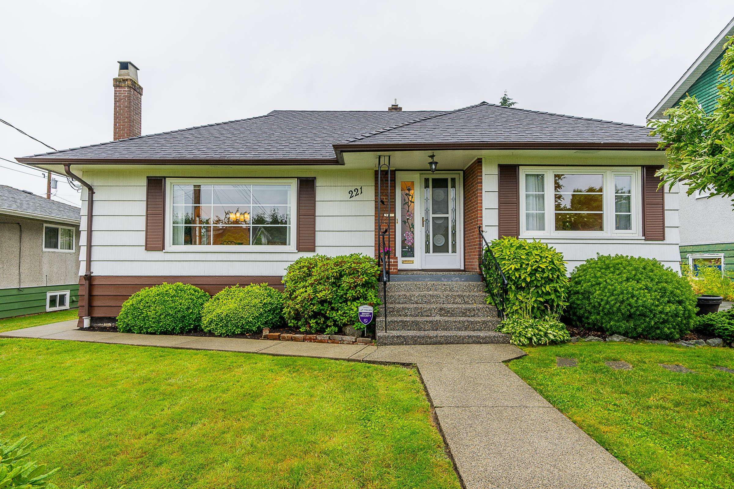 Main Photo: 221 DEVOY Street in New Westminster: The Heights NW House for sale : MLS®# R2706678