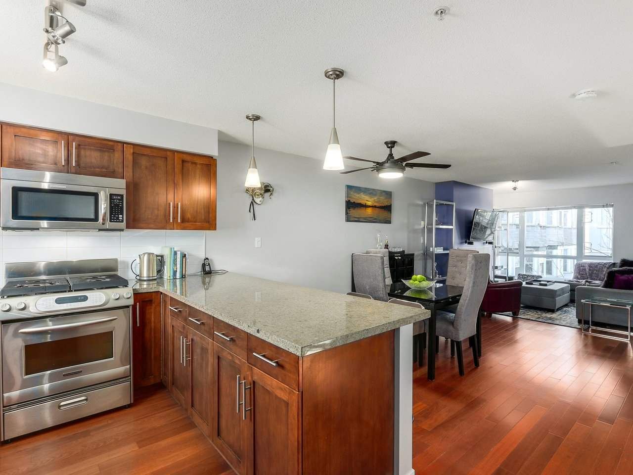 Photo 1: Photos: 119 672 W 6TH AVENUE in Vancouver: Fairview VW Townhouse for sale (Vancouver West)  : MLS®# R2401186
