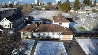 Photo 4: 2435 E 38TH Avenue in Vancouver: Collingwood VE House for sale (Vancouver East)  : MLS®# R2842008