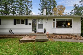 Photo 3: 935 Garthland Rd in Esquimalt: Es Kinsmen Park House for sale : MLS®# 889501