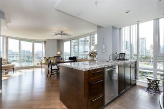 Photo 3: 806 918 COOPERAGE Way in Vancouver: Yaletown Condo for sale in "THE MARINER" (Vancouver West)  : MLS®# R2000227