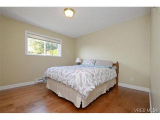 Photo 11: 1282 Geric Pl in VICTORIA: SW Strawberry Vale House for sale (Saanich West)  : MLS®# 728535