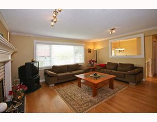 Photo 3: 104 HARVEY Street in New_Westminster: The Heights NW House for sale (New Westminster)  : MLS®# V781892