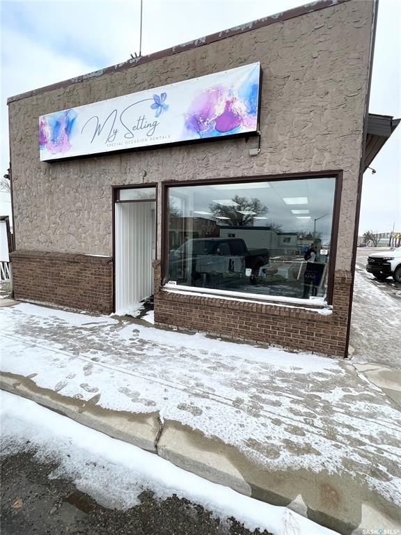 Main Photo: 116 Centre Street in Naicam: Commercial for sale : MLS®# SK911785