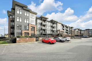 Photo 2: 418 20078 FRASER Highway in Langley: Langley City Condo for sale in "Varsity D" : MLS®# R2758110