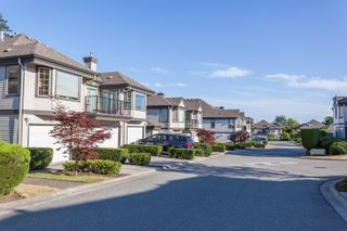Main Photo: 6 15840 84 Avenue in Surrey: Fleetwood Tynehead Townhouse for sale in "FLEETWOOD GABLES" : MLS®# R2186187