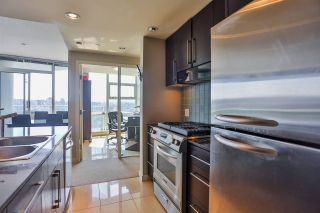 Photo 4: 2102 638 BEACH Crescent in Vancouver: Yaletown Condo for sale in "ICON 1" (Vancouver West)  : MLS®# R2002711