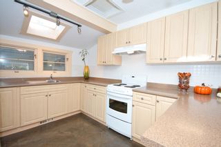 Photo 2: 15586 COLUMBIA Ave in White Rock: Home for sale : MLS®# F1024321