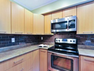 Photo 6: 8560 WOODGROVE PLACE in Burnaby: Forest Hills BN Townhouse for sale (Burnaby North)  : MLS®# R2273827