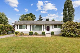 Photo 1: 17789 59 Avenue in Surrey: Cloverdale BC House for sale (Cloverdale)  : MLS®# R2716267