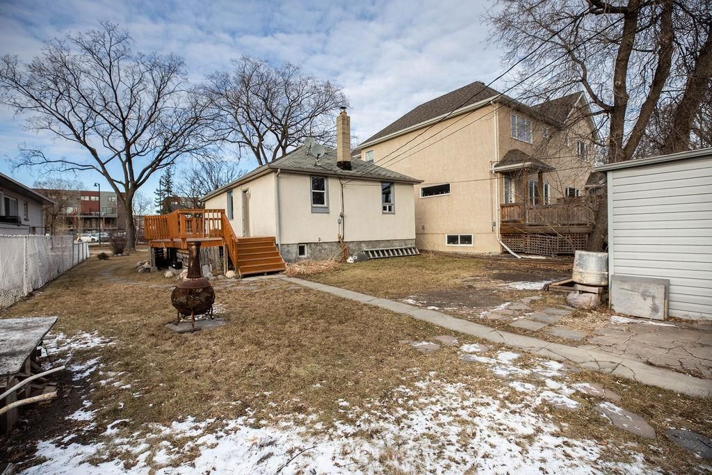 Photo 3: Photos: 848 Beresford Avenue in Winnipeg: Lord Roberts Residential for sale (1Aw)  : MLS®# 202028116
