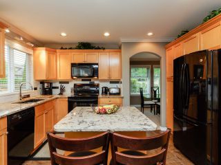 Photo 5: 18073 68TH Avenue in Surrey: Cloverdale BC House for sale in "Cloverwoods" (Cloverdale)  : MLS®# F1448502
