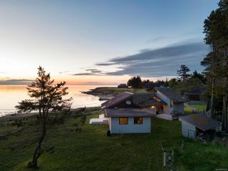 Photo 32: 8125 Anderson Dr in Hornby Island: Isl Hornby Island House for sale (Islands)  : MLS®# 931512