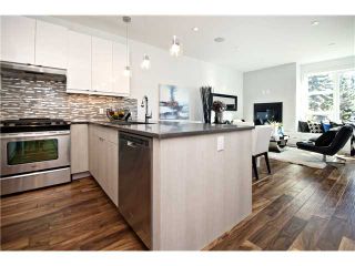 Photo 6: 2 4733 17 Avenue NW in Calgary: Montgomery Townhouse for sale : MLS®# C3651409