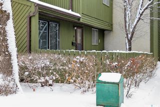 Photo 2: 18 215 Primrose Drive in Saskatoon: Lawson Heights Residential for sale : MLS®# SK958847