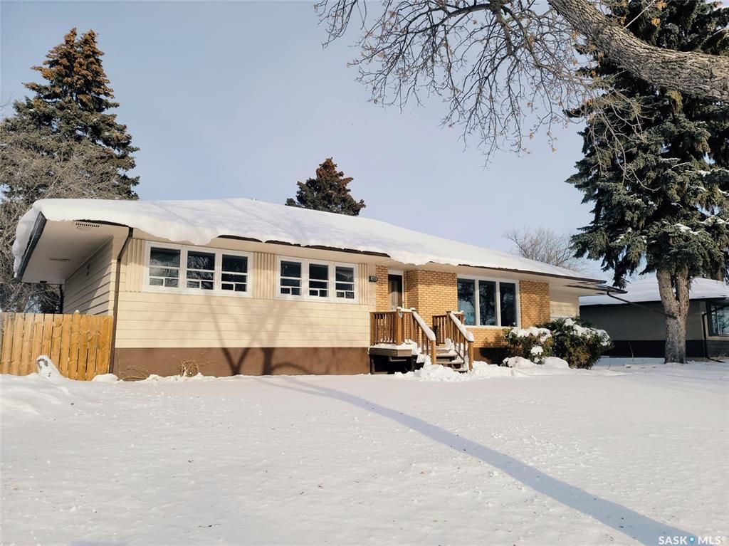 Main Photo: 680 22nd Street West in Prince Albert: West Hill PA Residential for sale : MLS®# SK901672