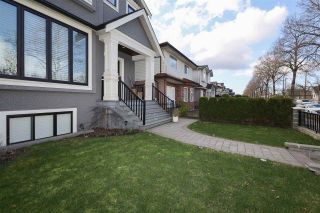 Photo 2: 2254 E 45TH Avenue in Vancouver: Killarney VE House for sale (Vancouver East)  : MLS®# R2605711