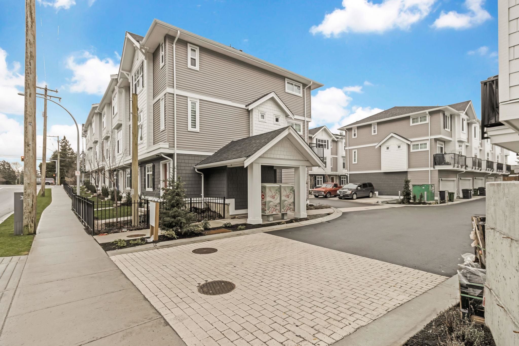 Main Photo: 14 2033 MCKENZIE ROAD in : Central Abbotsford Townhouse for sale : MLS®# R2649623