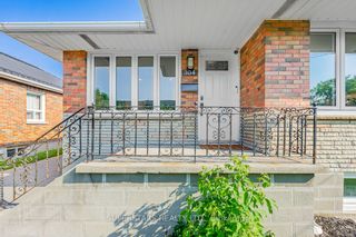 Photo 5: 304 Jackson Avenue in Oshawa: Central House (Bungalow) for sale : MLS®# E8413504