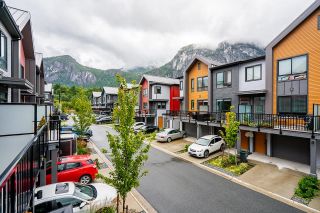 Photo 19: 1351 MARINASIDE Place in Squamish: Valleycliffe Townhouse for sale in "Sea and Sky" : MLS®# R2814816