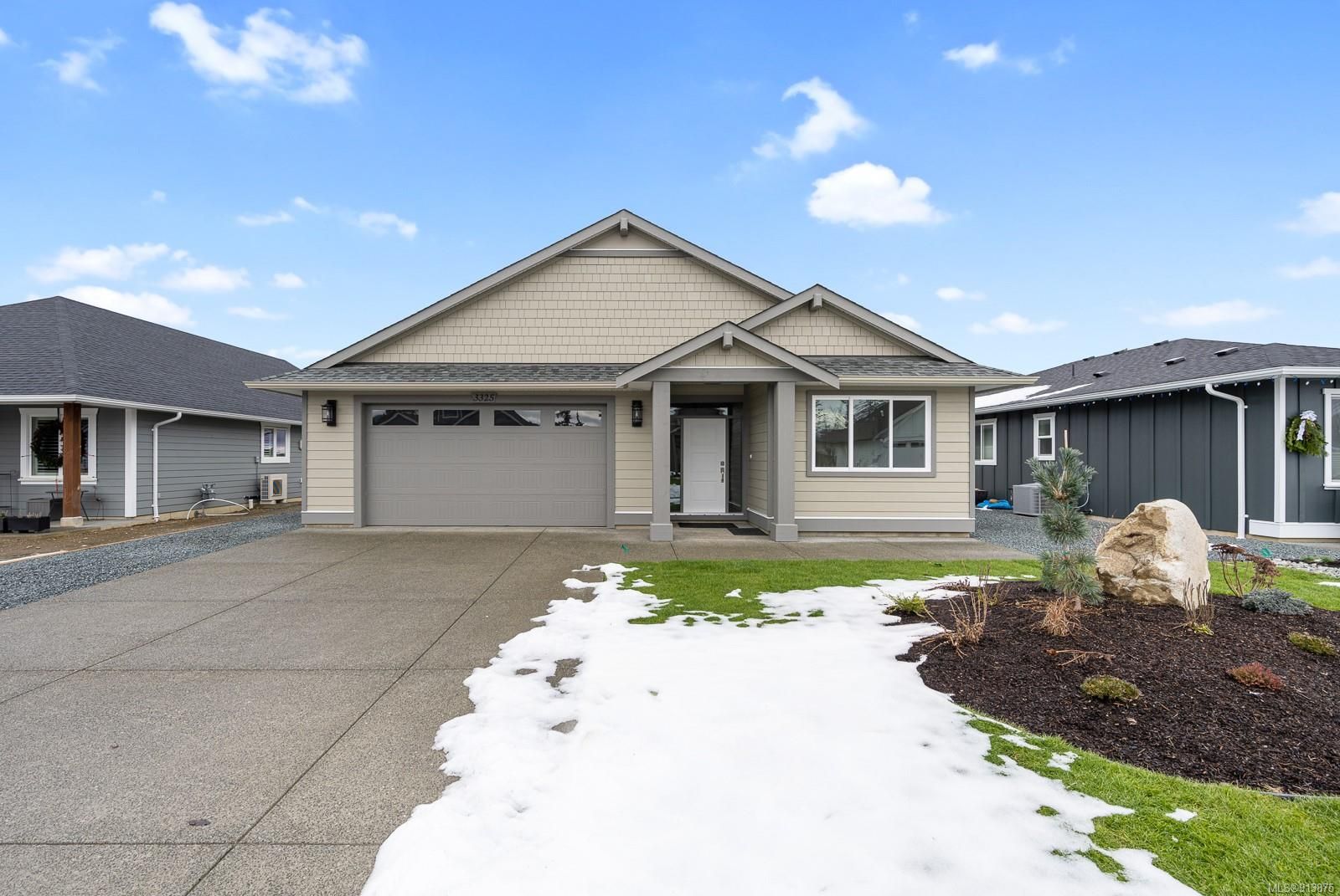 Main Photo: 3325 Eagleview Cres in Courtenay: CV Courtenay City House for sale (Comox Valley)  : MLS®# 913875