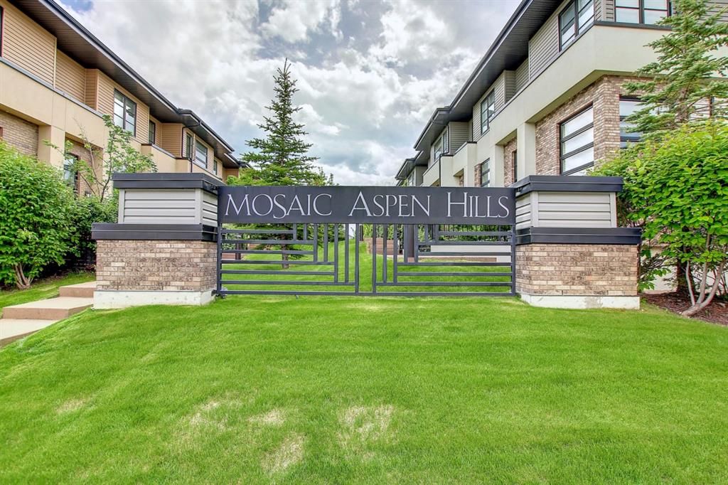 Photo 4: Photos: 205 Aspen Hills Villas SW in Calgary: Aspen Woods Row/Townhouse for sale : MLS®# A1226285