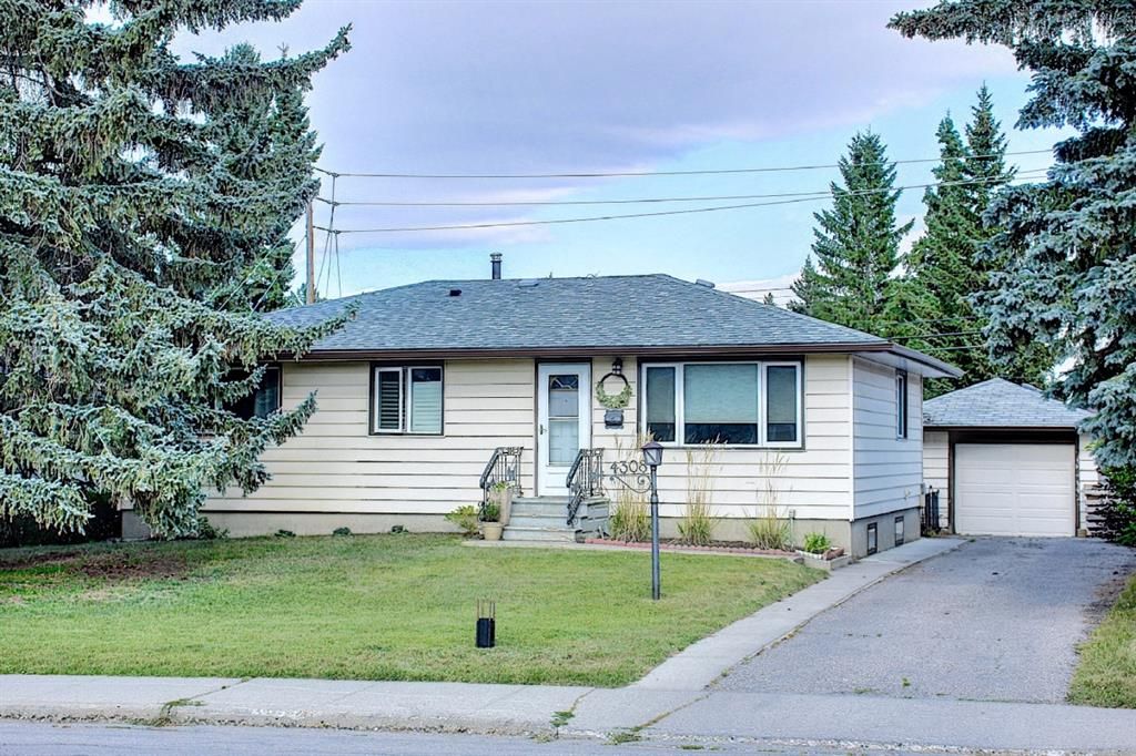 Main Photo: 4308 45 Street SW in Calgary: Glamorgan Detached for sale : MLS®# A1180739