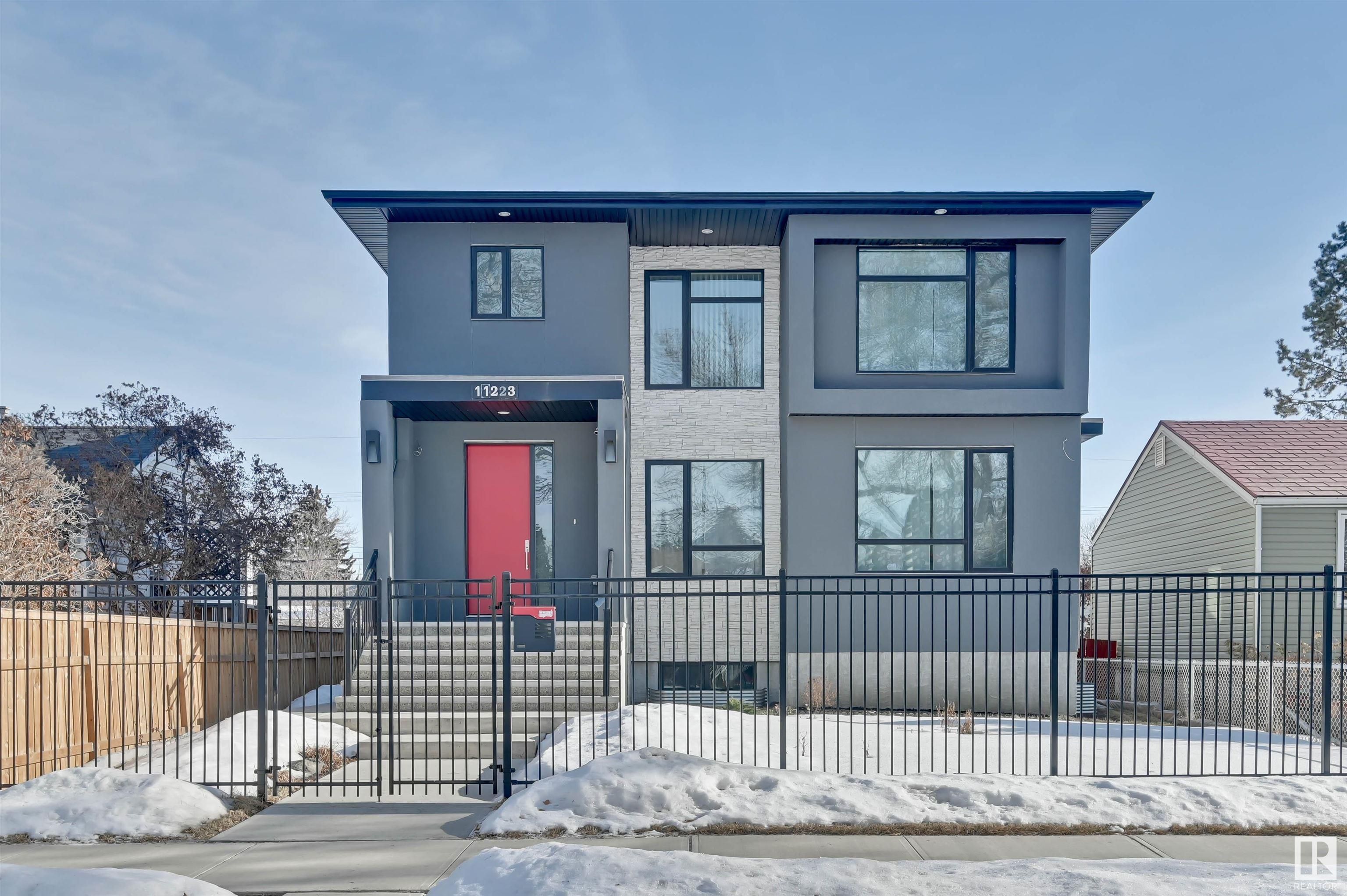 Main Photo: 11223 104 Street in Edmonton: Zone 08 House for sale : MLS®# E4328075